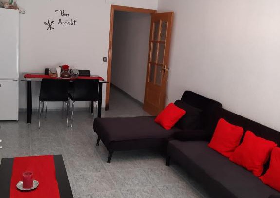 Nou Moles House | habitación pequeña en piso compartido con 2 adultos