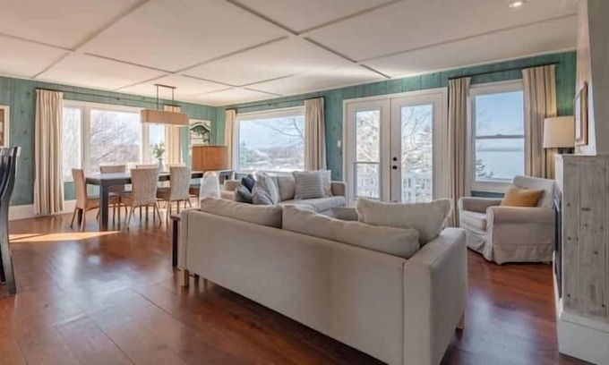 Glen Margaret House | Hackett's Cove Oceanfront Family Cottage for 11