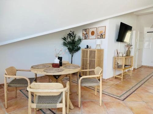 Neustadt in Holstein Apartment | HAFENROMANTIK - Wohnen mit Charme im Herzen von Neustadt mit Blick auf das Binnenwasser