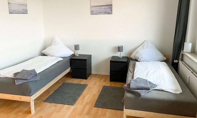 Stadtbezirk West Apartment | HAL15 cozy flat with TV & WLAN in Halle