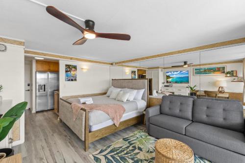 Waikiki Apartment | Hale Nalu Waikīkī Studios Ocean View King Size Bed