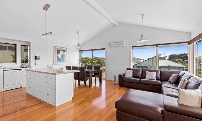 Indented Head House | Half Moon Bay Hideaway: 1 min walk to foreshore