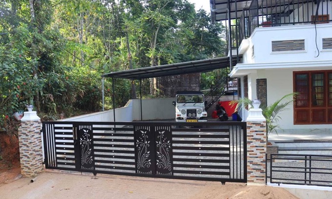 Devikolam House | Half Moon