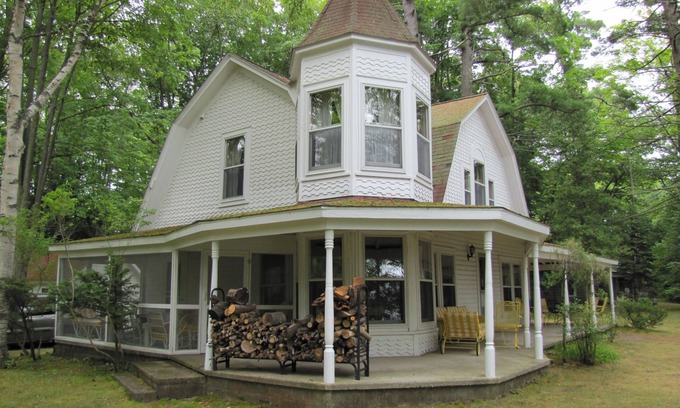 Alden House | Half Price Fall Color Discount. 3 day minimum