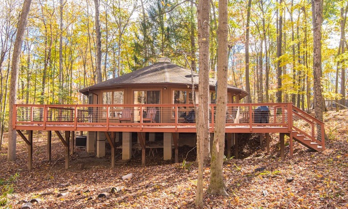 Berkeley Springs House | Half Round- A Quiet Mid-Century Modern Cabin