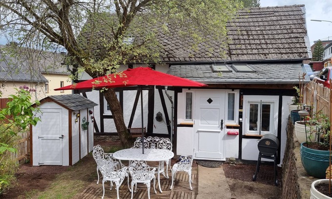 Hundsdorf House | Half-timbered house 2+2 with garden. Conveniently located Koblenz/Neuwied.