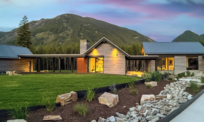 West Glacier House | Halfmoon Camp | Luxury Near Glacier