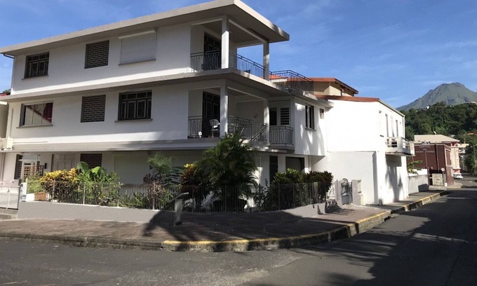 Saint-Pierre Apartment | Hall of the hibiscus of Saint Pierre Martinique