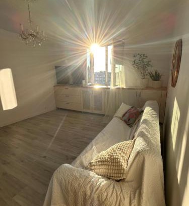 Nowa Praga Apartment | Hallera app