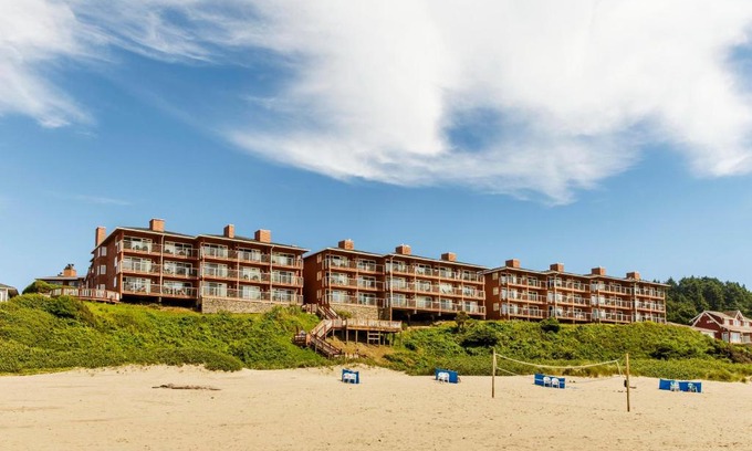 Downtown Cannon Beach Hotel | Hallmark Resort in Cannon Beach