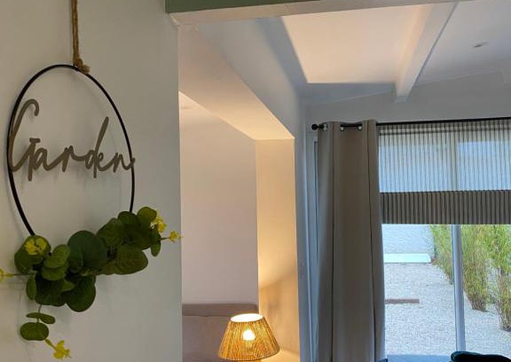 Herm House | Hameau au cœur de la forêt