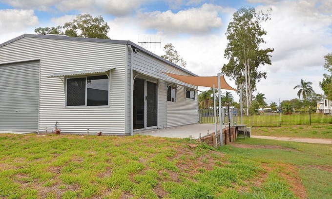Traviston House | Hami's Retreat - Burrum Heads- Close to Boatramp -2BR - Aircon