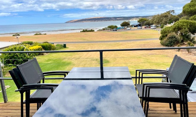 Emu Bay House | Hamilton