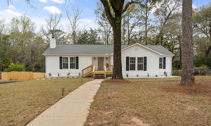 Saint Elmo House | Hamilton Hideaway- Pool, Creek View w/Scenic Deck