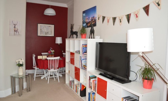 Morningside Apartment | Hamish's Hame Edinburgh Licence No EH 69774 P