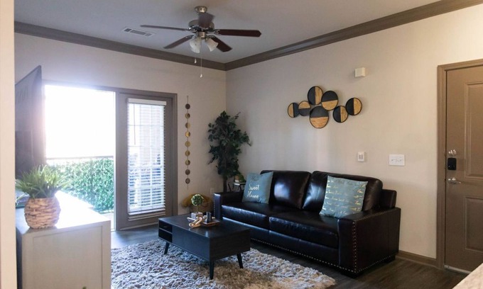 George Bush Park/Eldridge Apartment | Hammock Suite with Infinity Pool