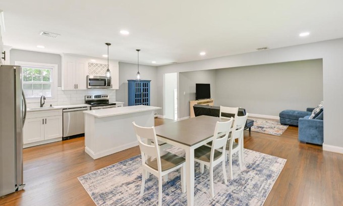Hampton Bays House | Hampton Bays Retreat Walk to Squires Beach!