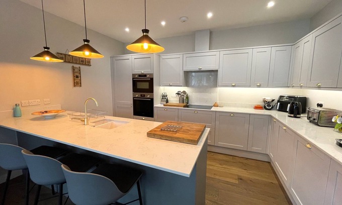 Cotham House | Hampton Hall - Wonderful Converted Home in Redland