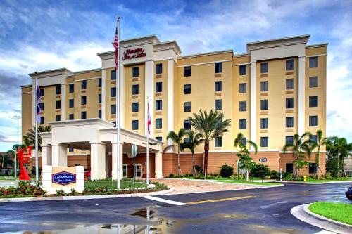 Coconut Creek Hotel | Hampton Inn and Suites Coconut Creek
