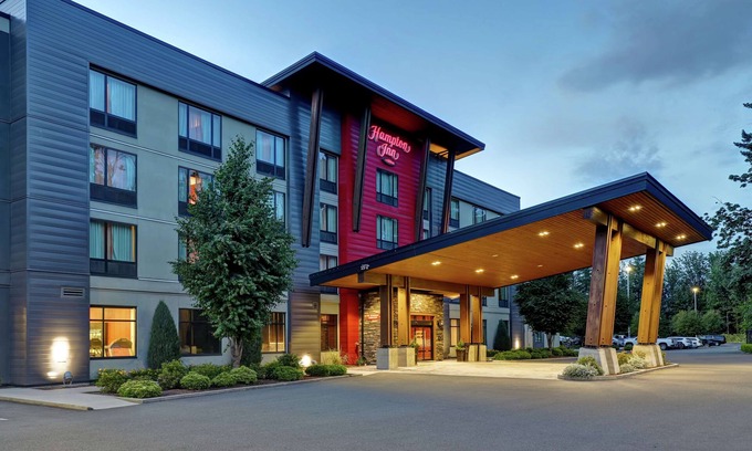 Chilliwack Proper Village West Hotel | Hampton Inn by Hilton Chilliwack