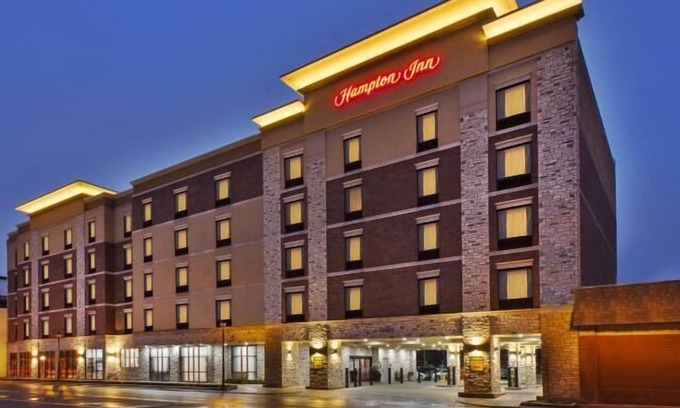 Dearborn Hotel | Hampton Inn by Hilton Detroit Dearborn