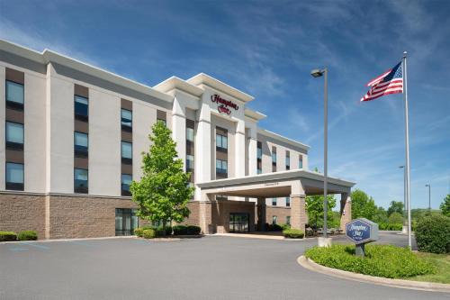 Kingmont Hotel | Hampton Inn Fairmont