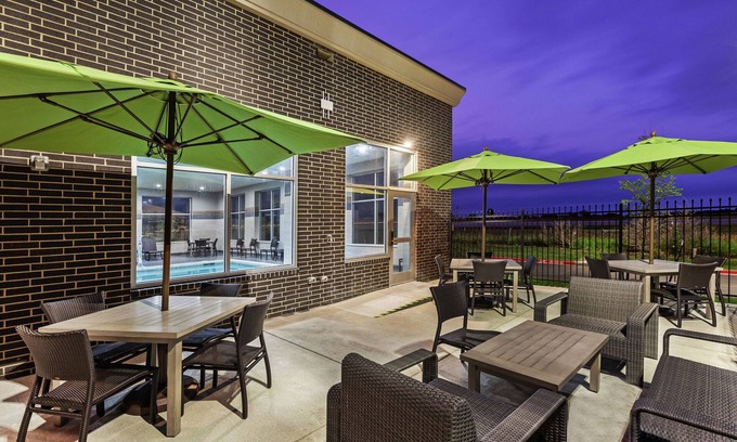 New Century Hotel | Hampton Inn Gardner Conference Center