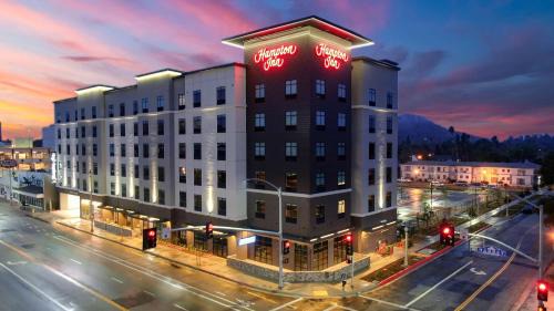Downtown Riverside Hotel | Hampton Inn Riverside Downtown