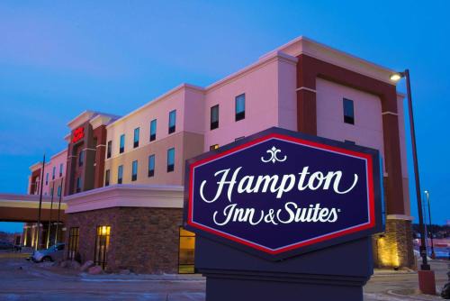 Bismarck Hotel | Hampton Inn & Suites Bismarck Northwest