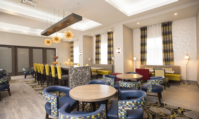 Thunder Bay Hotel | Hampton Inn & Suites by Hilton Thunder Bay