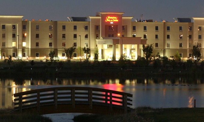 Red Deer Hotel | Hampton Inn & Suites by Hilton Red Deer