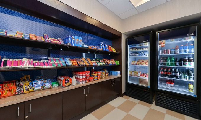 California Hotel | Hampton Inn & Suites California University-Pittsburgh