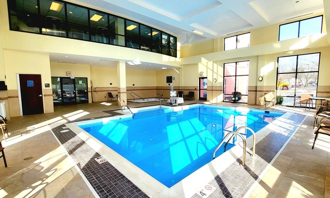 Greenbrier West Hotel | Hampton Inn & Suites Chesapeake-Battlefield Blvd.