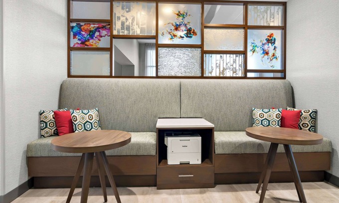 Illinois Medical District Hotel | Hampton Inn & Suites Chicago Medical District UIC