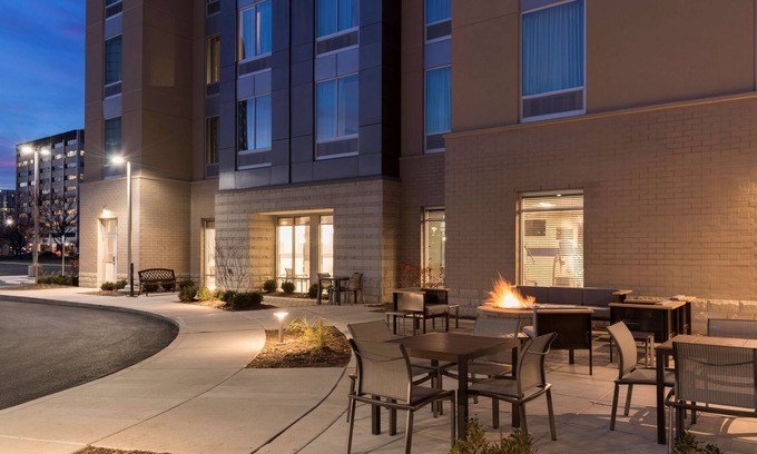 Indianapolis Hotel | Hampton Inn & Suites Indianapolis-Keystone