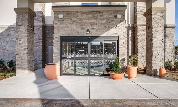 Vickery Meadow Hotel | Hampton Inn & Suites North Dallas Central Expy