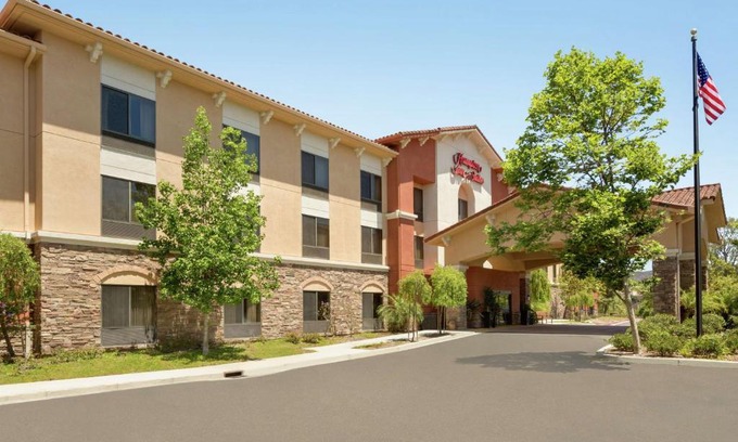 Newbury Park Hotel | Hampton Inn & Suites Thousand Oaks