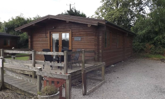 Offenham Cabin | Hand built log cabin at Avonvale Holiday Lodges