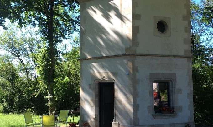 Semur-en-Auxois House | Handcrafted hexagonale tower for 2 with shared pool in Semur en Auxois