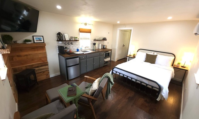 Electra Cottage | Handsome Modern Rustic Studio Cottage!