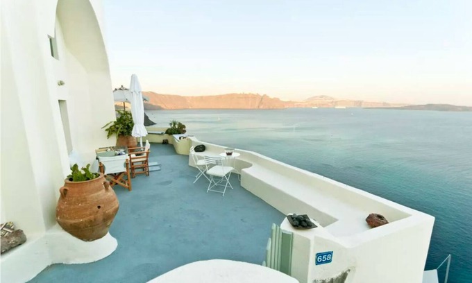 Oia Apartment | Hanging at the top oftheworld1 with sea view and shared balcony