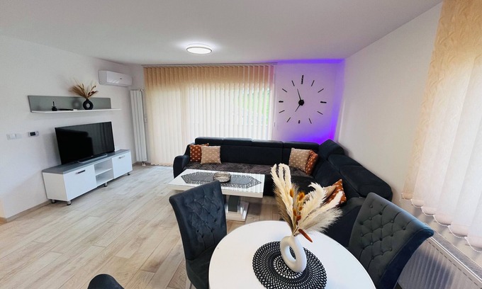 Mali Radic Apartment | Happy Dreams Oasis Cazin - Full of Feelings
