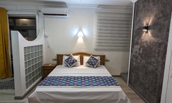 Blue Bay House | Happy House - With beautiful pool & 1 minute walk to amazing Blue Bay beach