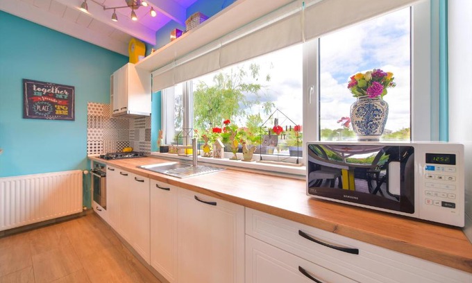 Domnesti House | Happy Place - Casuta Albastra