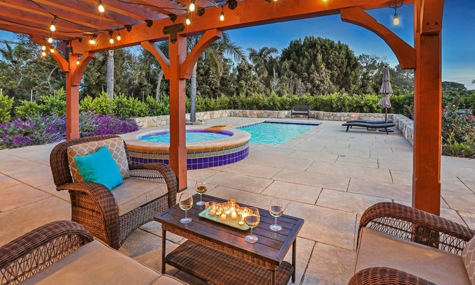 Campanil House | Happy Place - Luxurious "Lord Of The Rings" Inspired Design Near The Beach!