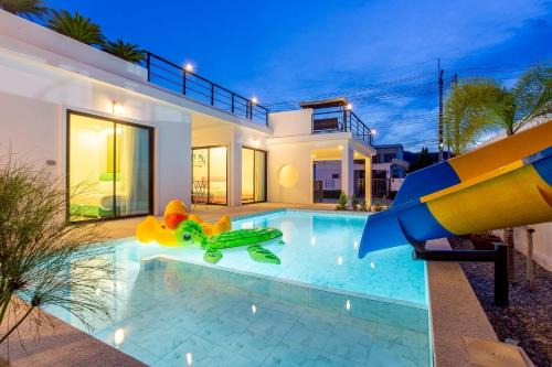 Nong Chaeng Villa | Happy Time Pool Villa