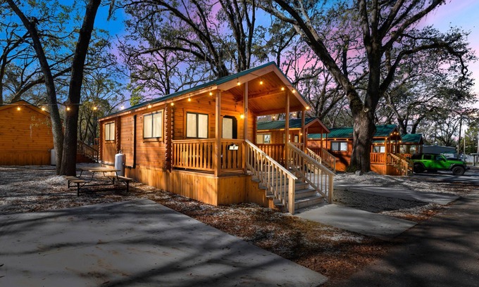 Thonotosassa Cabin | Happy Travelers RV Resort