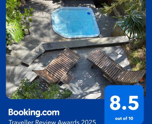 Freshwater Apartment | Harbord House - Ocean views, plunge pool, 2 bed, free-wi-fi, superb location
