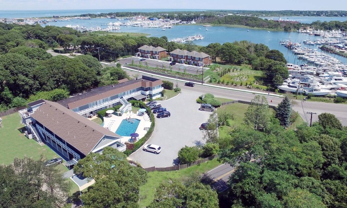 Culloden Shores Hotel | Harborside Motel