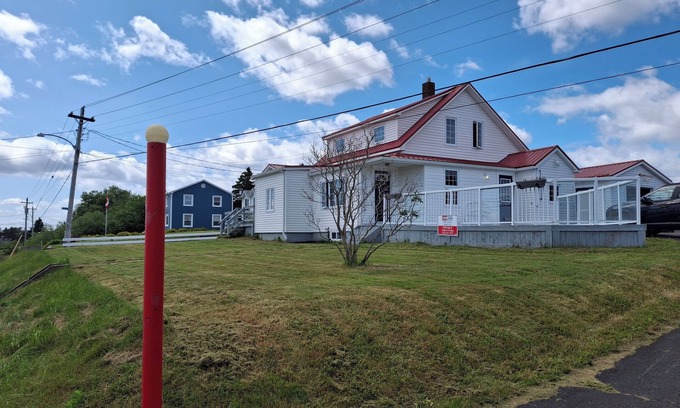 Arichat House | Harbourview House -A classic East Coast home and close to Pondville Beach